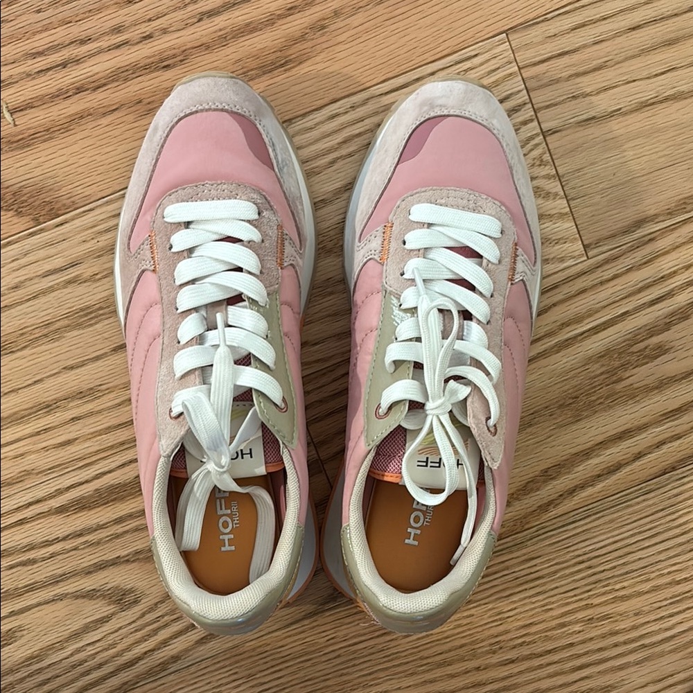 Hoff Women’s pink sneakers in size 9/40